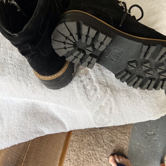 Black Ladies Winter Boots - Picture 2 of 2